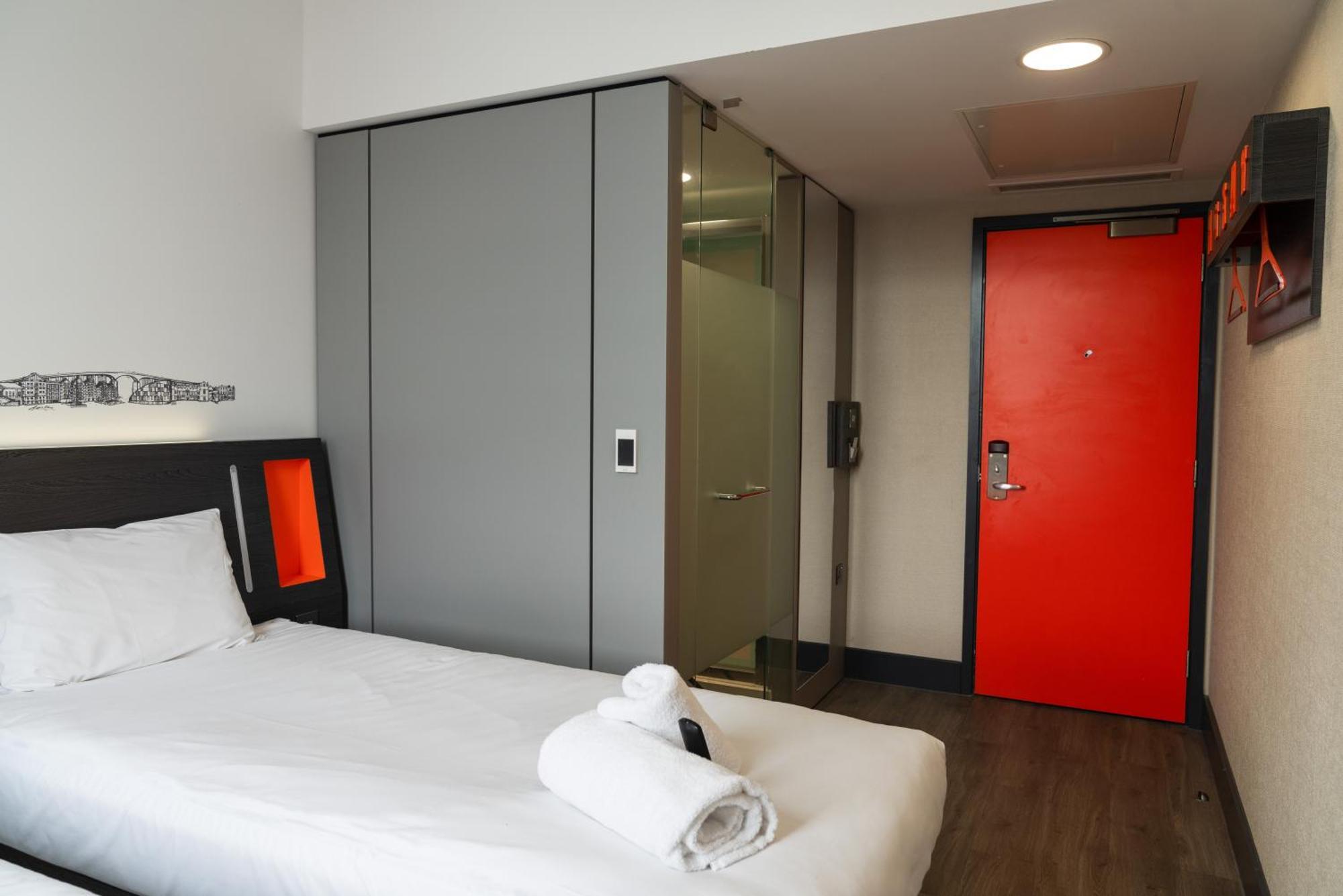 Easyhotel Ipswich Exterior photo